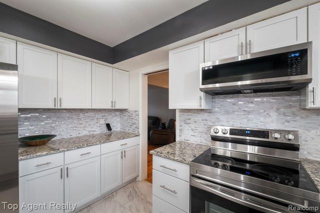 27370 Selkirk Street, Southfield, MI 48076