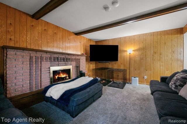 27370 Selkirk Street, Southfield, MI 48076