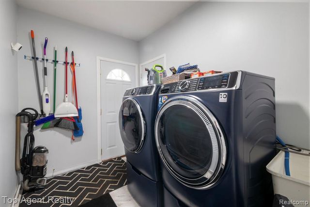 27370 Selkirk Street, Southfield, MI 48076