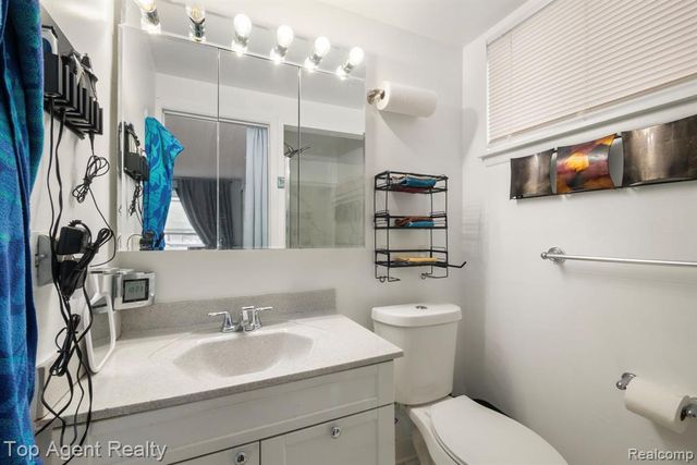 27370 Selkirk Street, Southfield, MI 48076