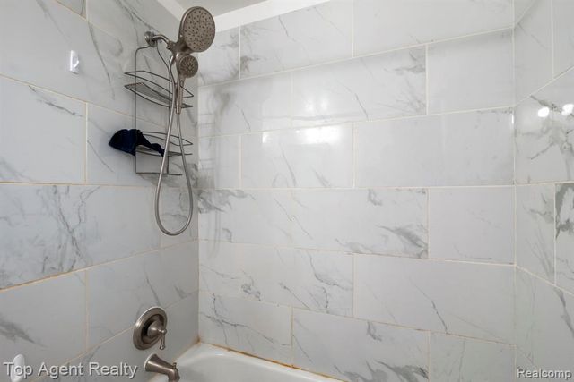 27370 Selkirk Street, Southfield, MI 48076