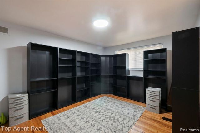 27370 Selkirk Street, Southfield, MI 48076