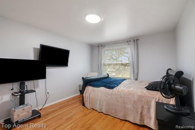 27370 Selkirk Street, Southfield, MI 48076