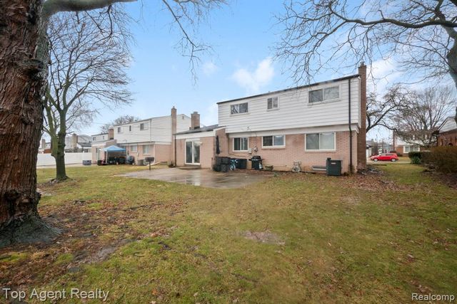 27370 Selkirk Street, Southfield, MI 48076