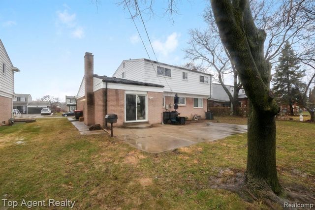 27370 Selkirk Street, Southfield, MI 48076