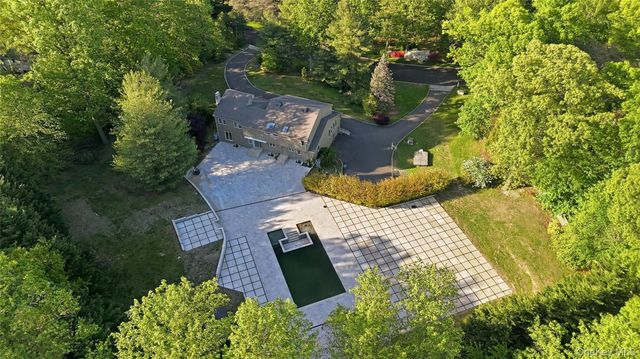 31 Sherwood Gate, Oyster Bay, NY 11771