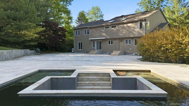 31 Sherwood Gate, Oyster Bay, NY 11771