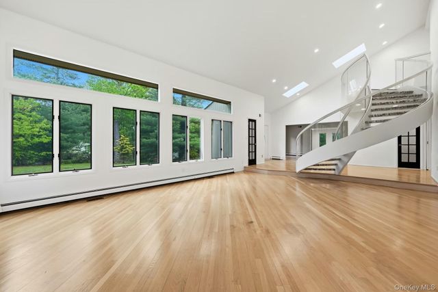 31 Sherwood Gate, Oyster Bay, NY 11771