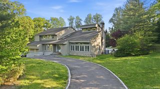 31 Sherwood Gate, Oyster Bay, NY 11771
