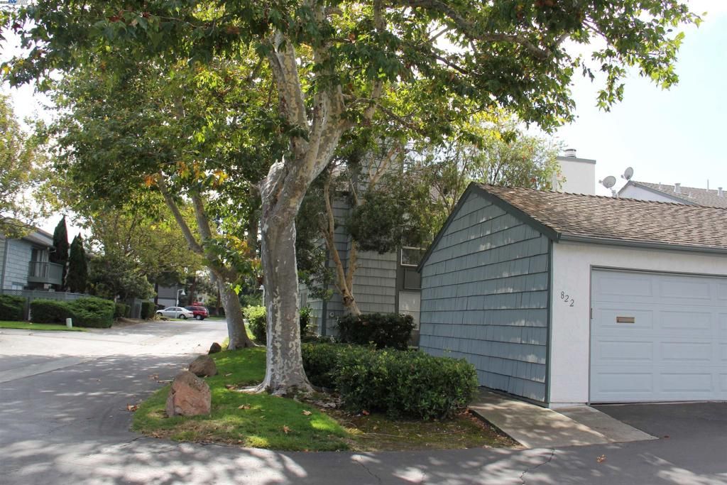 822 Magellan Ln, Foster City, CA 94404