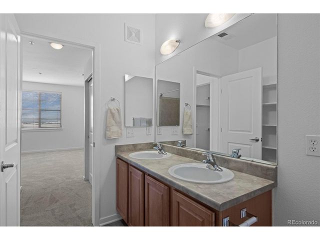 4100 Albion St 3-320, Denver, CO 80216