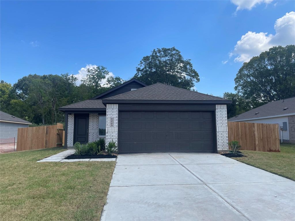 912 Constitution Drive, Bay City, TX 77414