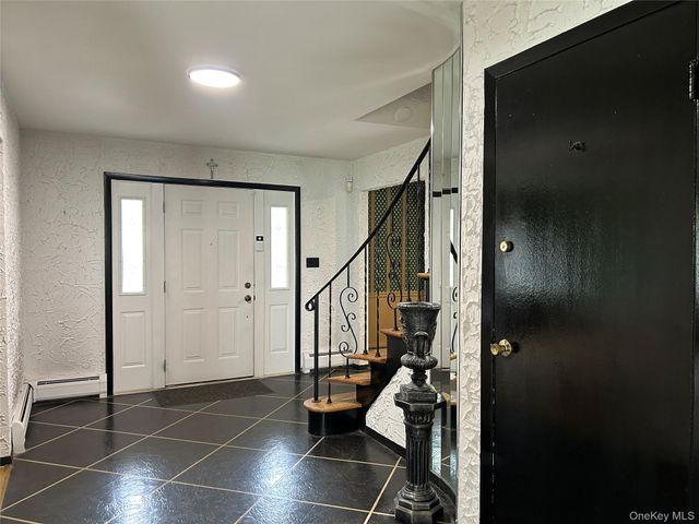 6 Harton Court, East Northport, NY 11731