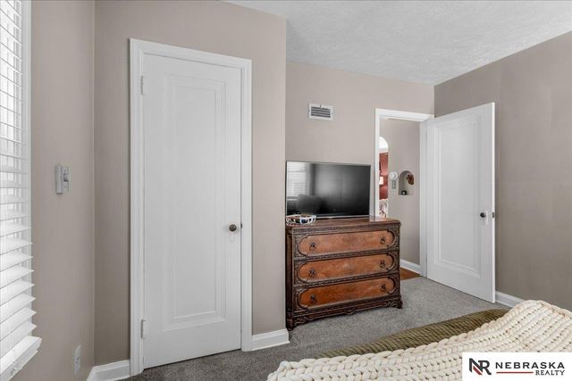 2122 S 40th Street, Omaha, NE 68105