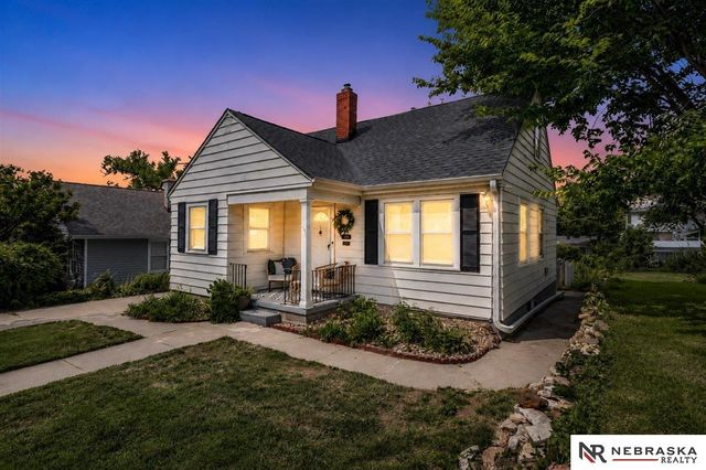 2122 S 40th Street, Omaha, NE 68105