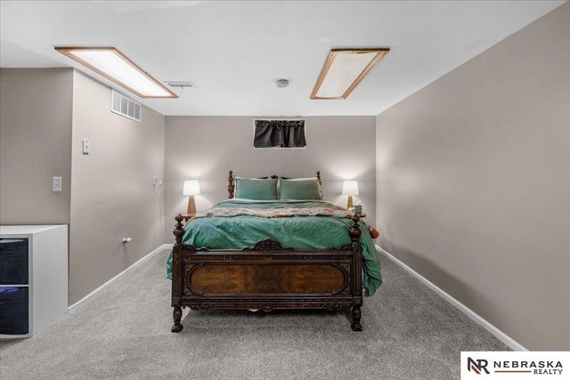 2122 S 40th Street, Omaha, NE 68105