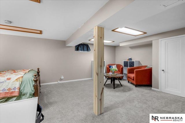 2122 S 40th Street, Omaha, NE 68105