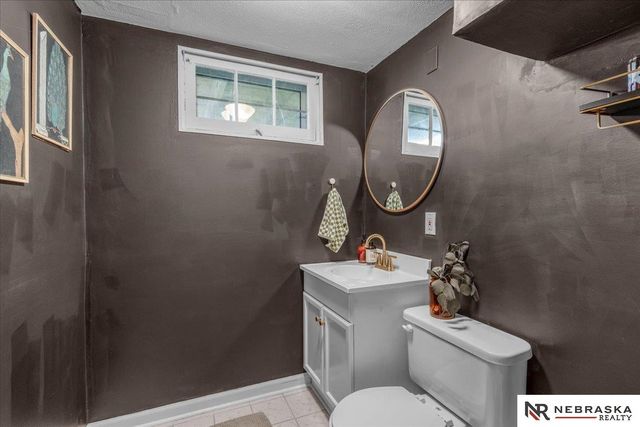 2122 S 40th Street, Omaha, NE 68105