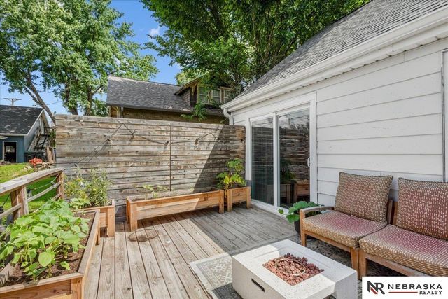 2122 S 40th Street, Omaha, NE 68105