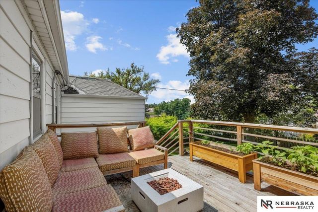 2122 S 40th Street, Omaha, NE 68105