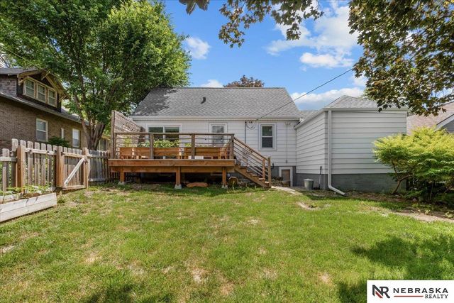 2122 S 40th Street, Omaha, NE 68105