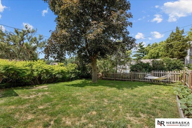 2122 S 40th Street, Omaha, NE 68105