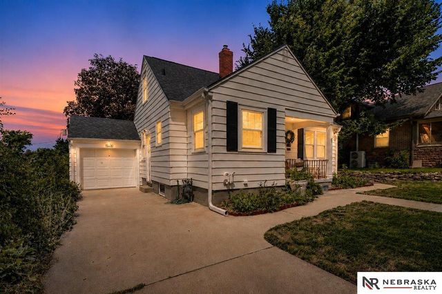 2122 S 40th Street, Omaha, NE 68105