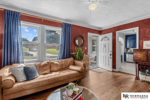 2122 S 40th Street, Omaha, NE 68105