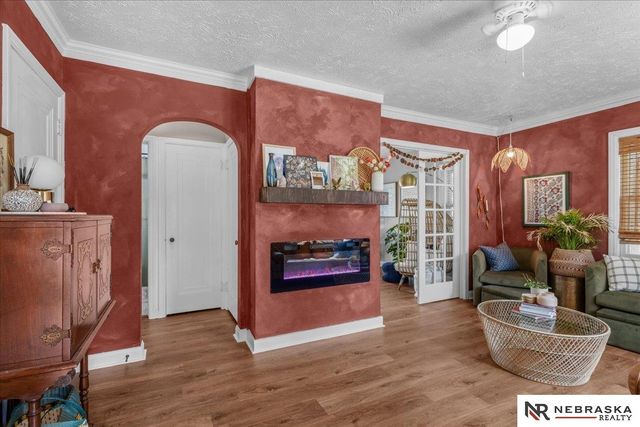 2122 S 40th Street, Omaha, NE 68105