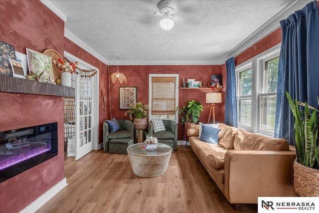 2122 S 40th Street, Omaha, NE 68105