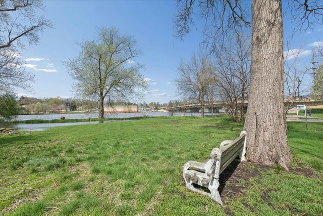 34 S River Street, South Elgin, IL 60177