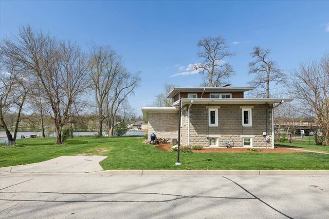 34 S River Street, South Elgin, IL 60177