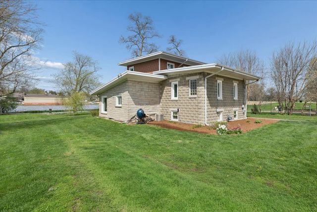 34 S River Street, South Elgin, IL 60177
