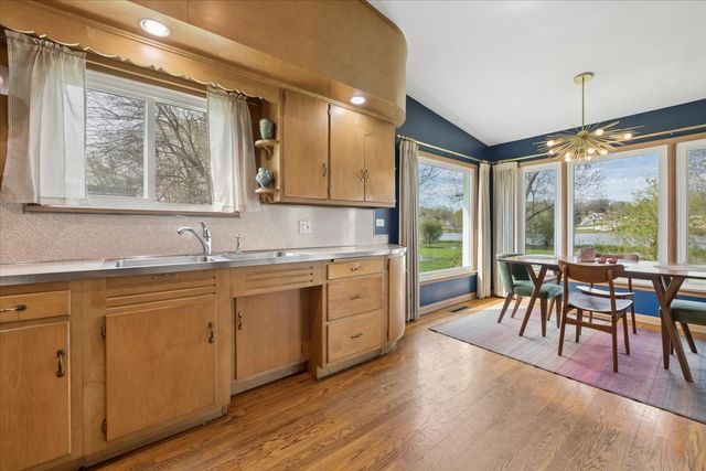 34 S River Street, South Elgin, IL 60177