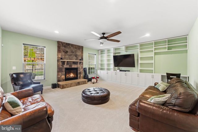 1663 GEORGES KNOLL CT, Woodbridge, VA 22192
