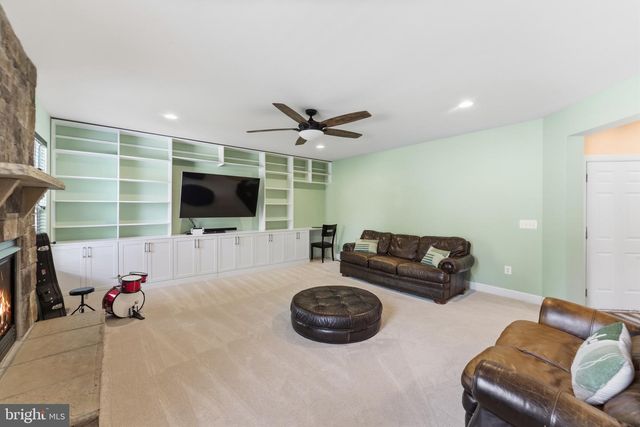 1663 GEORGES KNOLL CT, Woodbridge, VA 22192