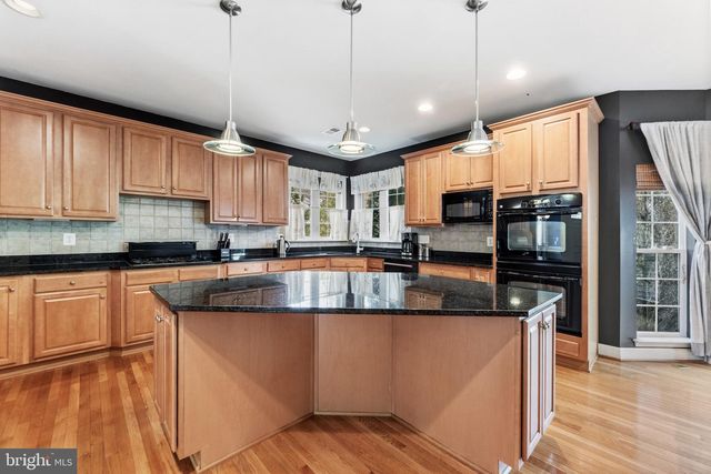 1663 GEORGES KNOLL CT, Woodbridge, VA 22192