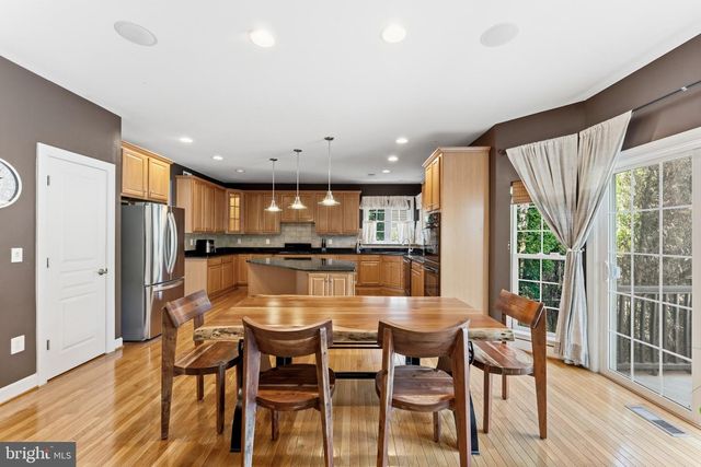 1663 GEORGES KNOLL CT, Woodbridge, VA 22192