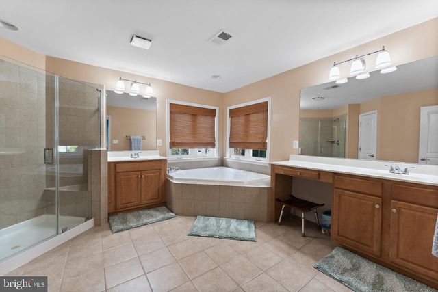 1663 GEORGES KNOLL CT, Woodbridge, VA 22192