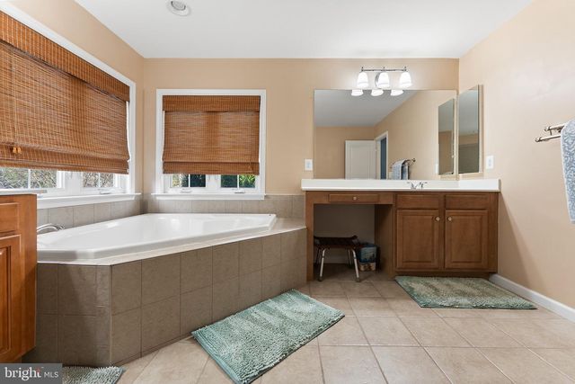 1663 GEORGES KNOLL CT, Woodbridge, VA 22192