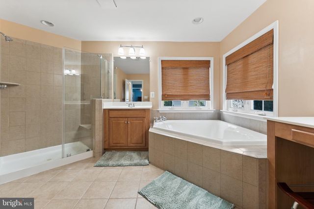 1663 GEORGES KNOLL CT, Woodbridge, VA 22192
