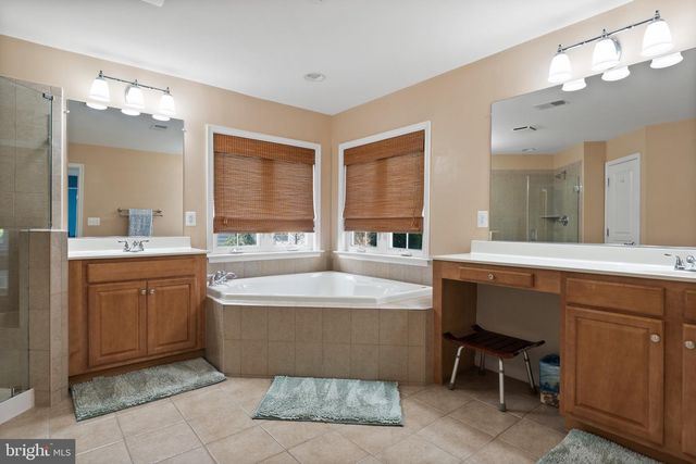 1663 GEORGES KNOLL CT, Woodbridge, VA 22192
