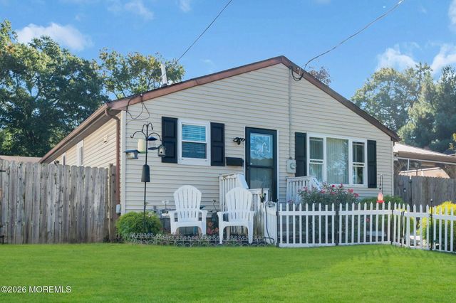 166 Hudson Avenue, Middletown, NJ 07748