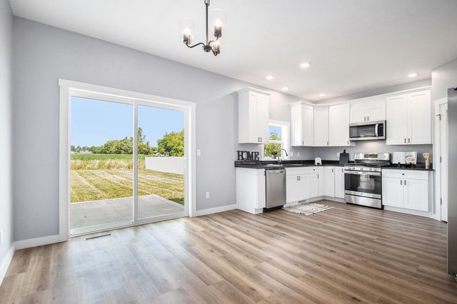 652 Bungalow Drive, Nappanee, IN 46550