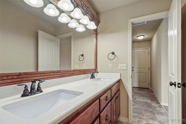 7415 E 84th Street North, Owasso, OK 74055