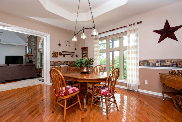 112 Silver Oak Way, Branson West, MO 65737