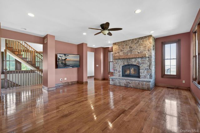231-233 Celery Avenue 231, New Hampton, NY 10958