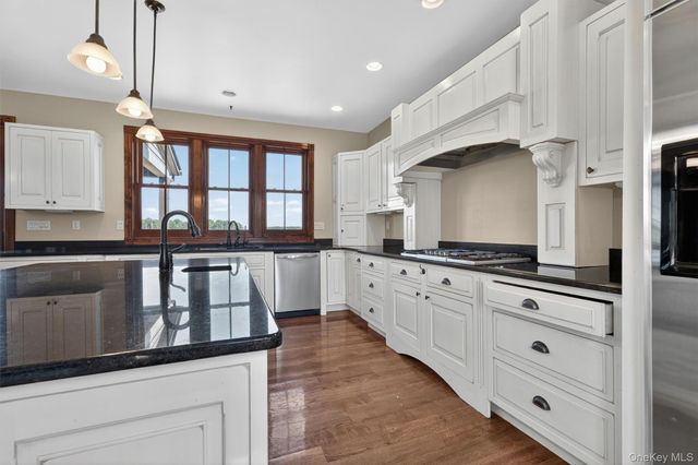 231-233 Celery Avenue 231, New Hampton, NY 10958