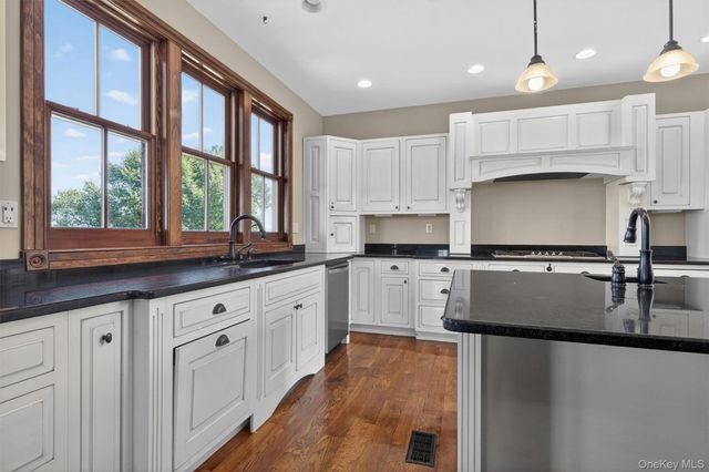 231-233 Celery Avenue 231, New Hampton, NY 10958
