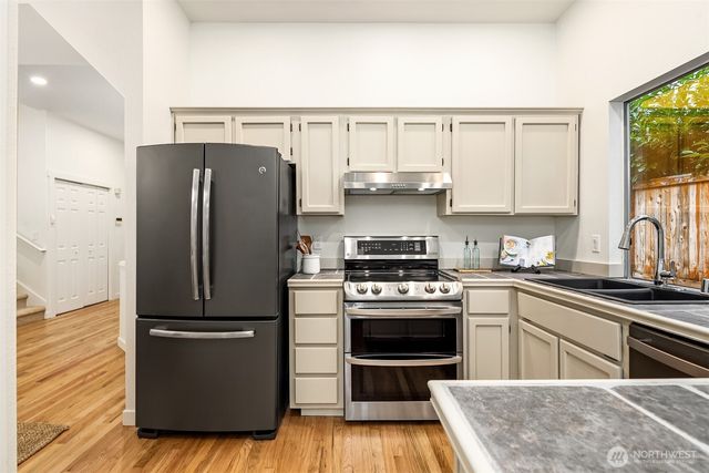 2715 NE 184th Place, Lake Forest Park, WA 98155